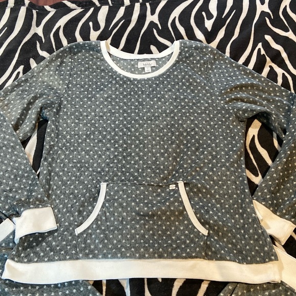 Pajama Set by Nicole Miller Brand. EUC! - Picture 2 of 16